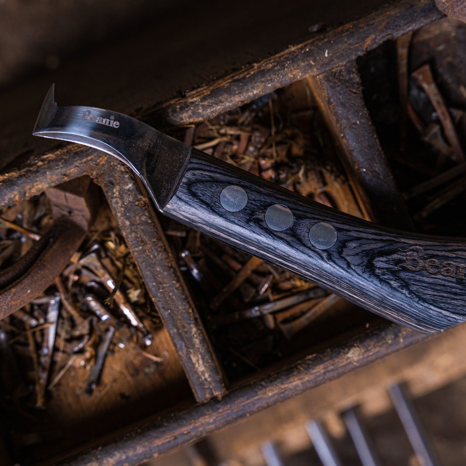 Beanie Farrier Slim Loop Knife with Brass Topper